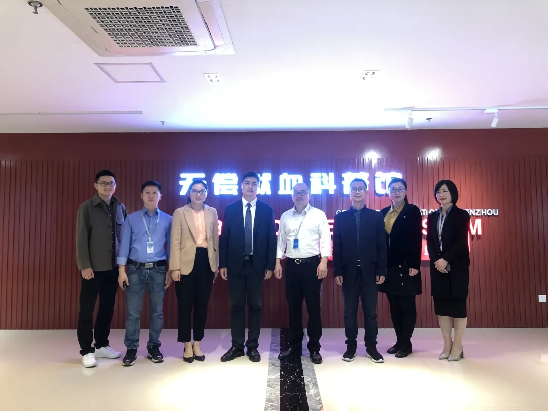 陈先建书记一行人参观无偿献血科普馆.jpg
