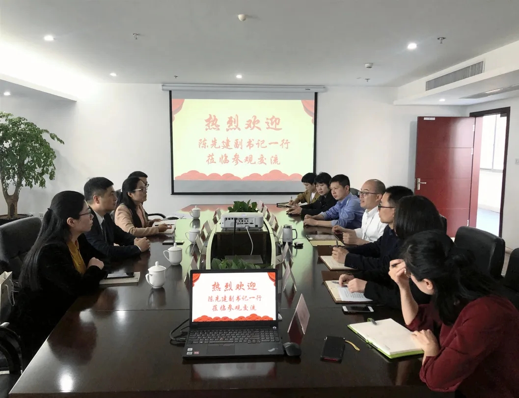 交流座谈会1.jpg