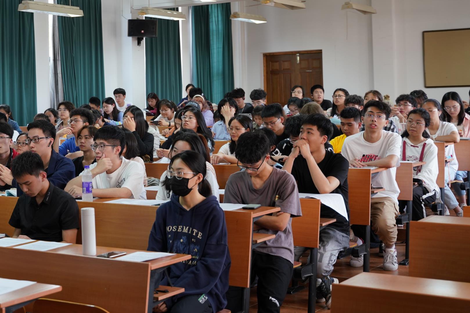 认真听取分享.jpg