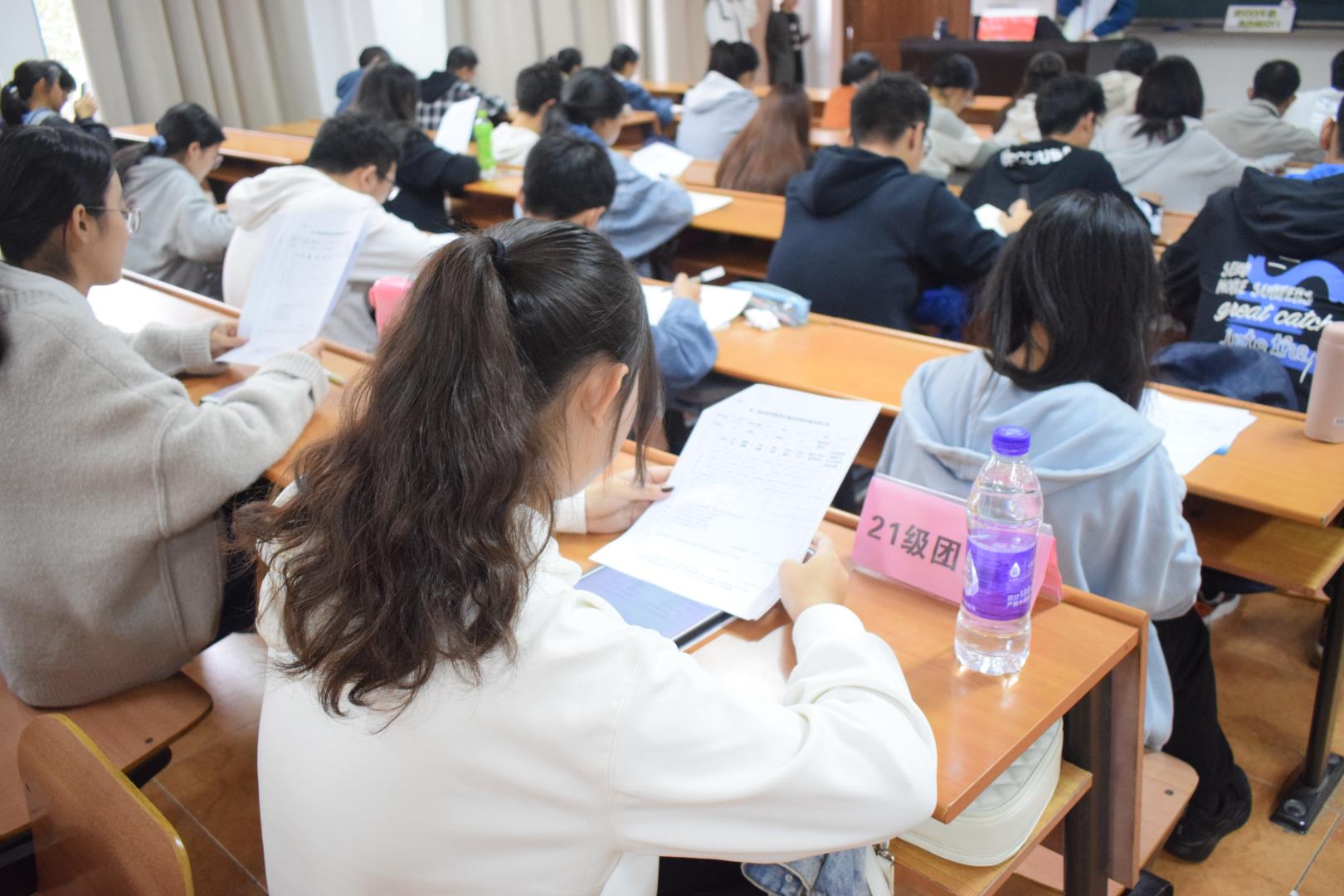 4.21级团支书研读下一阶段工作文件.JPG